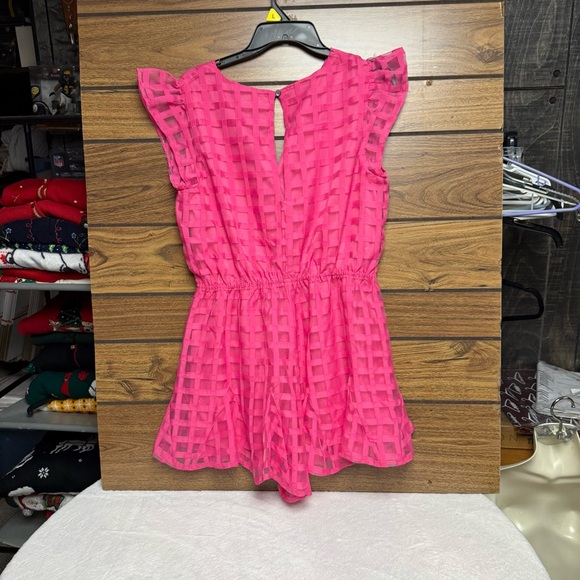 She + Sky size large Fuchsia  Textured romper  with Flutter Sleeves NWT - Picture 7 of 9
